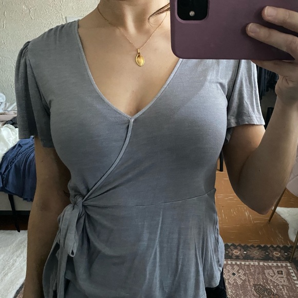 AE wrapped top in blue
Size XS - Picture 3 of 4